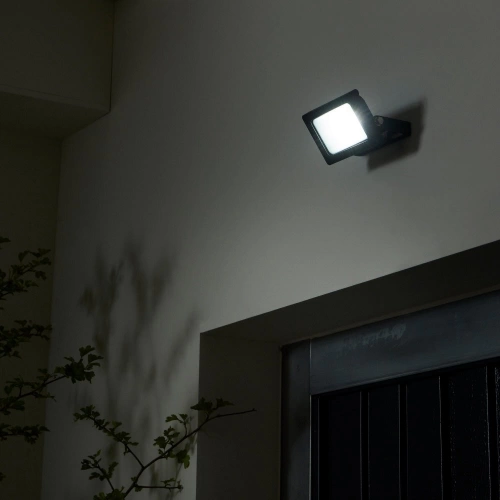 Projecteur à fixer extérieur module led 1100 Lm noir Wilets INSPIRE
