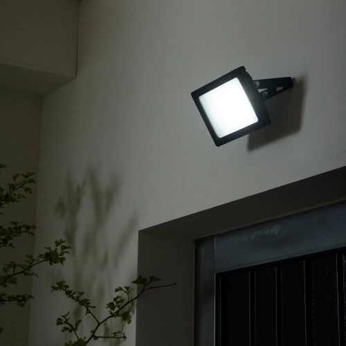 Projecteur a fixer exterieur module led 3300 Lm noir Wilets INSPIRE