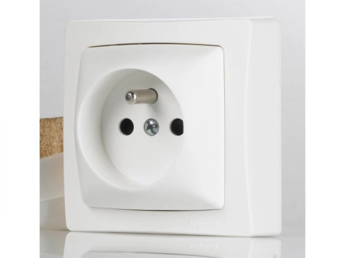 Prise avec terre saillie ASL, LEGRAND, blanc